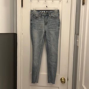 Size 7 or 28 BLUE JEANS !